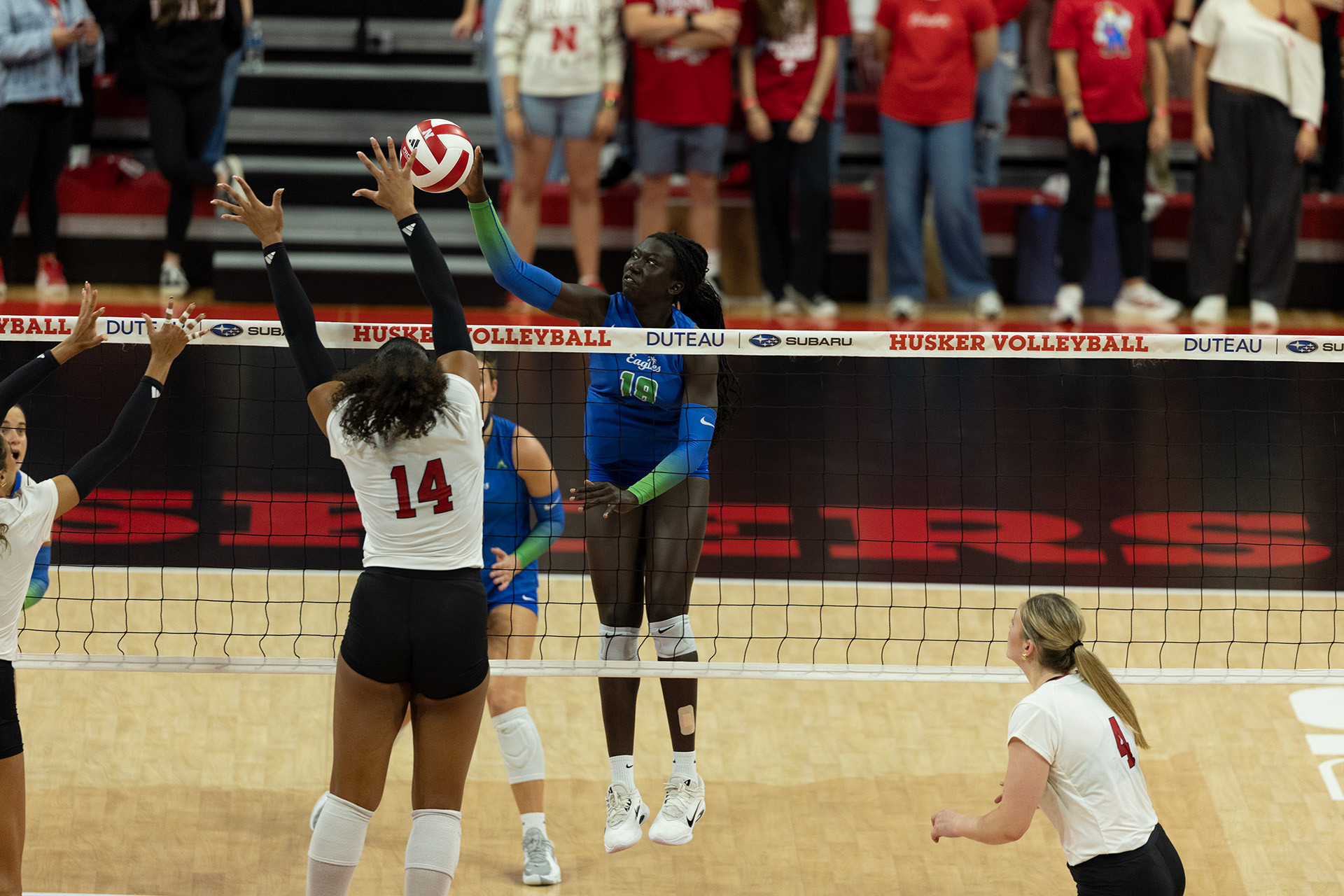 Nebraska Volleyball Sweeps Kansas 3-0