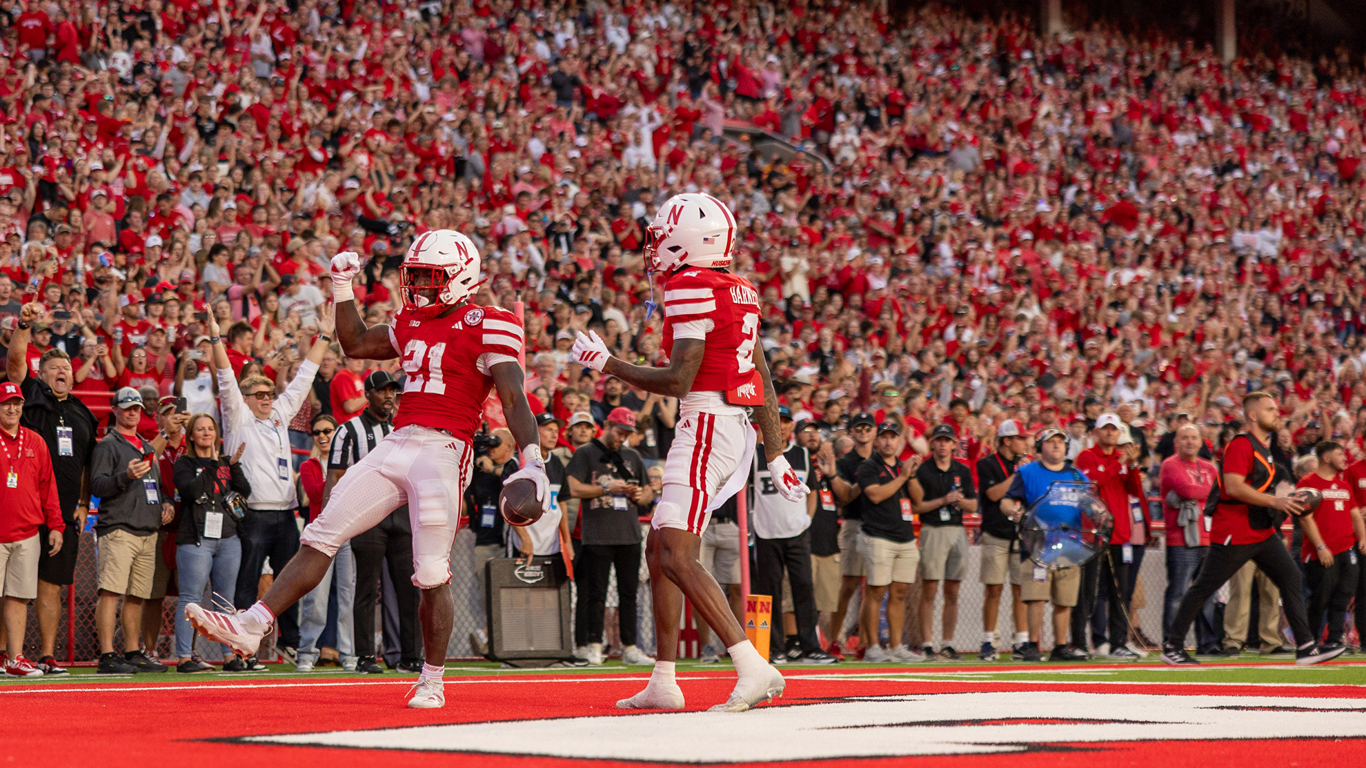 Nebraska Huskers ネブラスカ・ハスカーズ 大学 NCCA white-nebraska-huskers-wave-