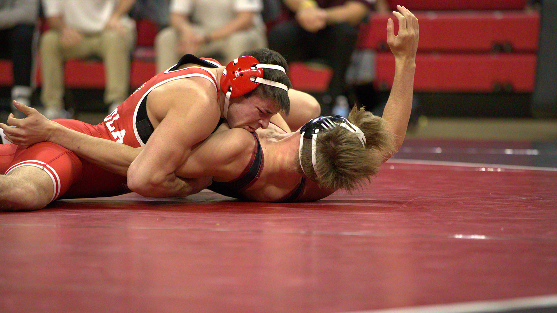 isaiah-white-wrestling-2018-19-university-of-nebraska-official