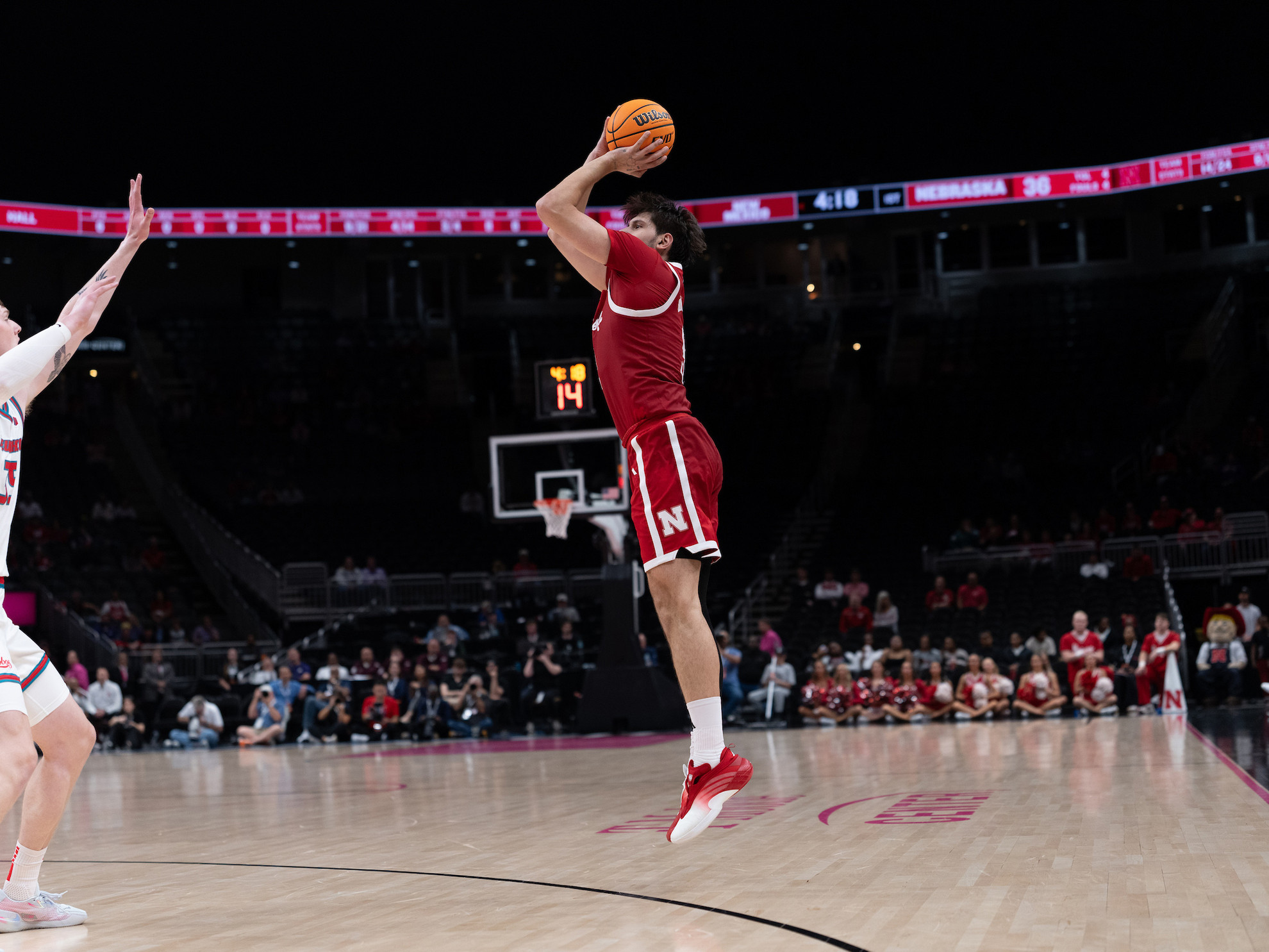 Nebraska Huskers ネブラスカ・ハスカーズ 大学 NCCA Amazon.com : Nebraska Cornhuskers Split Blackshirts Large Grommet